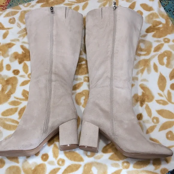 JOURNEE..Cream Knee-High Heeled Boots with Chunky Heel - Picture 2 of 10